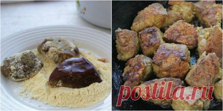 ИНГРЕДИЕНТЫ
600 г говяжьей печени
1 яйцо
3 зубчика чеснока
1 ч. л. сахара
1 ч. л. соли (без горки)
0,5 ч. л. соды
1 луковица
масло растительное для жарки
мука кукурузная для панировки

ПРИГОТОВЛЕНИЕ
Печень вымой, обсуши, удали пленку и нарежь крупными кусочками.
Приготовь маринад: в миске взбей яйцо с солью, сахаром, содой и чесноком, пропущенным через пресс. Залей полученной смесью кусочки печени и оставь мариноваться в холодильнике примерно на 2 часа, можно также оставит...