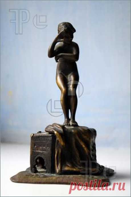 Image Of Bronze Statuette Nyu. High Resolution Image at FeaturePics.com