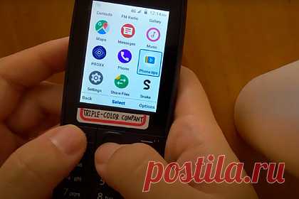 Отмененный телефон Nokia показали на видео. Nokia планировала выпустить кнопочный телефон на базе Android. Энтузиаст показал кнопочный телефон под названием Nokia 400. Аппарат имеет пластиковый корпус, физическую клавиатуру, съемную заднюю панель, одинарную камеру. Отличительно особенностью устройства является поддержка операционной системы Android.