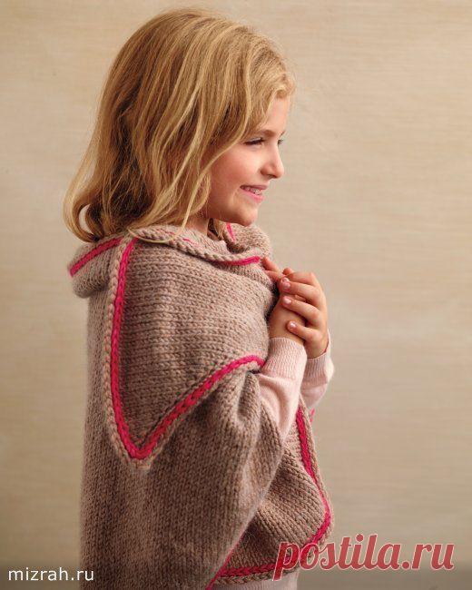 Уютная шаль спицами с контрастной отделкой