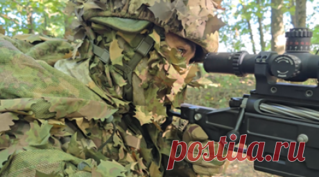 «Уничтожают особо важные цели и живую силу ВСУ»: работа снайперов в курском приграничье. Снайперские пары российских десантников ежедневно уничтожают особо важные цели и живую силу противника в одном из приграничных районов Курской области. Особое внимание снайперские пары уделяют маскировке позиции, используя тепловизионные накидки и дульные тормоза-компенсаторы закрытого типа, которые рассеивают звук выстрела и гасят вспышку. Первым выстрелом с дистанции более 1 тыс. м уничтожается…