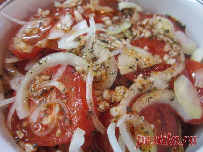 Идеальная закуска к мясу с томатами и луком  Через 2 дня после приготовления вы получите невероятно ароматную, сочную и вкусную закуску.
 

Список требуемых ингредиентов

Репчатый лук – 1 шт
Томаты – пол килограмма

Нужные продукты для маринада…