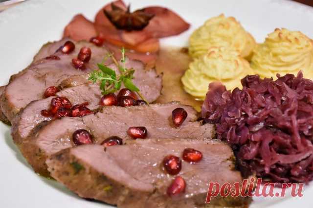 МЯСО, МАРИНОВАННОЕ С ГРАНАТОМ  
Маринад из зерен граната придает мясу пикантный вкус и прекрасно сохраняет его сочность.Нам потребуются:
Мякоть свинины – 500 г.Лук репчатый – 1 шт.Вино красное полусухое – стаканГранат – 1 шт.Соль,…