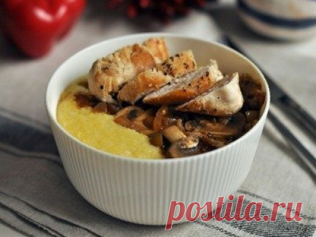 Кукурузная каша с курицей и грибами 


  
 




Нам понадобится:
100 г кукурузной крупы
1 куриное филе
6-8 крупных свежих шампиньонов
1 крупная луковица
2 зубчика чеснока
50 г Пармезана
20 г сливочного масла
растительное масло
соль, пер…