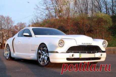 Тюнингованная Победа 
Этот экземпляр построен на базе Toyota Mark II 2000 года выпуска. А вот средняя часть позаимствована у… спорткара Mazda RX-8! Крылья, капот, крышка багажника… все это изготовлено вручную, из металла.