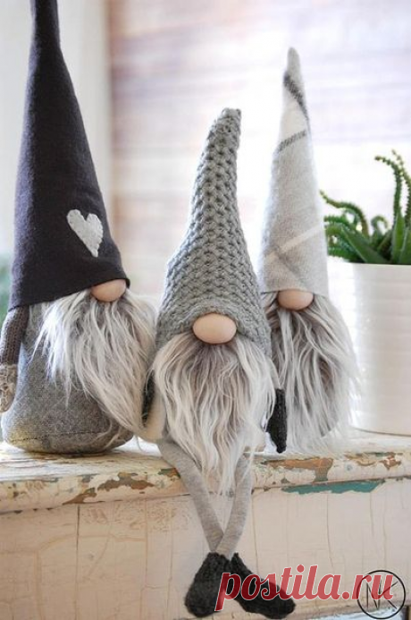 В скандинавских странах эти маленькие существа охраняют ваш дом. На шведском языке их название происходит от старого слова «tomt», что означает «заговор» - участок земли, на котором находится ваш дом. Говорят, что у хорошо ухоженного дома есть собственный житель Томте, который держит его в чистоте и порядке. Каждый дом нуждается в гноме!