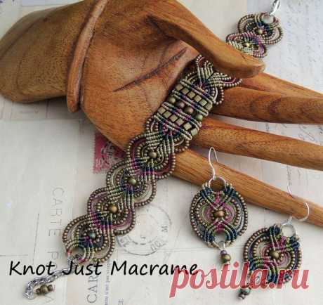 (11) sherri stokey macrame | Micro macrame bracelet and earrings in raku colors by Sherri Stokey of ... | Макраме | Сережки, Микро Макраме и Макраме Бра…