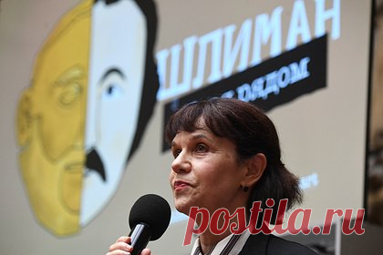 Директор Пушкинского музея Марина Лошак опровергла слухи о своем увольнении. Директор Пушкинского музея Марина Лошак опровергла информацию об уходе со своего поста. Лошак подчеркнула, что впервые слышит о своем увольнении, а также заявила, что продолжит работать в учреждении как минимум до истечения срока рабочего контракта в апреле этого года.