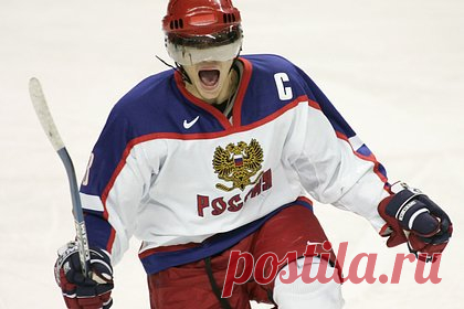 Овечкин ударил соперника в лицо. В матче регулярного чемпионата Национальной хоккейной лиги (НХЛ) между «Вашингтон Кэпиталс» и «Эдмонтон Ойлерз» Александр Овечкин ударил соперника в лицо. В конце первого периода Овечкин попытался применить силовой прием против защитника команды-соперника Венсана Деарне, после чего ударил его клюшкой.