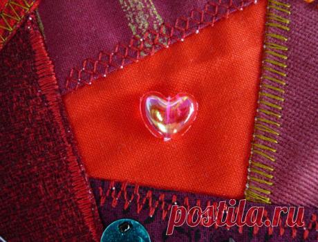 Coeur crazy rouge : embellissement / Red Crazy Heart: embellishment