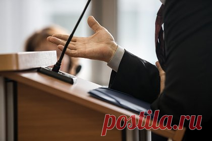 Осужденный член банды «Цапки» предстал перед судом как потерпевший. В Октябрьском районном суде Ростова-на-Дону прошло слушание уголовного дела в отношении предпринимателя из станицы Кущевской Александра Исюка. Его обвиняют в мошенничестве и ложном доносе на членов банды «Цапки». Потерпевшими по делу выступают осужденный лидер ОПГ Вячеслав Цеповяз и его бывшая жена Наталья Стришня.