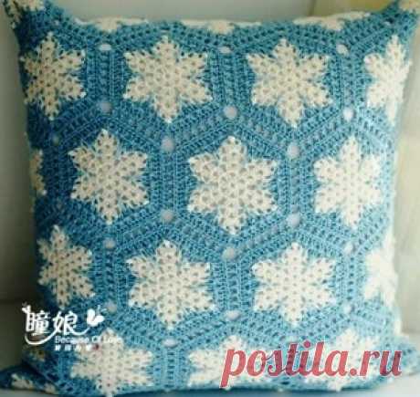 Диванная подушка крючком. Подушка крючком узором снежинка | Я Хозяйка