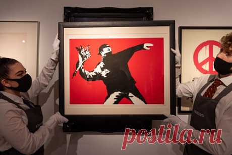 Работы Бэнкси продадут за криптовалюту. Аукционный дом Sotheby’s анонсировал продажу двух картин всемирно известного уличного художника Бэнкси за криптовалюту. Ставки на покупку работ «Любовь витает в воздухе» (Love Is In The Air) и «Охотники за тележками» (Trolley Hunters) будут осуществляться в валюте Ethereum в режиме реального времени.