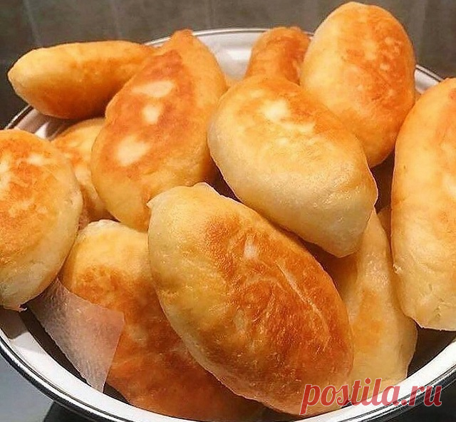 Самые вкусные пирожки Ох уж, эти пирожки, ну до чего ж вкусные… Для теста нагреваем 400 мл молока до температуры чуть выше комнатной. Разводим в нем 1 ст л сахара и 1 ст