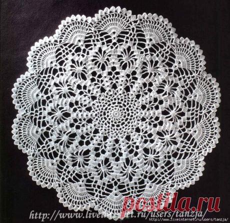 Белая кружевная салфетка (крючок)..