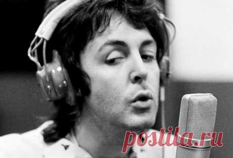 Hey Jude — музыка, видео, слова и переводы Здесь можно прослушать песню The Beatles "Hey Jude". "Хей, ребята! I'm Jewish, но это не имеет никакого отношения к песне Beatles."  Она была написана Полом Маккартни для сына Леннона, которого звали Джулиан (Jude), чтобы утешить его во время развода его родителей.  Причем сам Джулиан узнал об этом лишь двадцать лет спустя.  В исполнении песни участвует оркестр из 36 классических музыкантов. Итак, сначала слова песни на английском, а затем...
