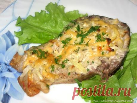 Рыба в сметанно-луковом соусе