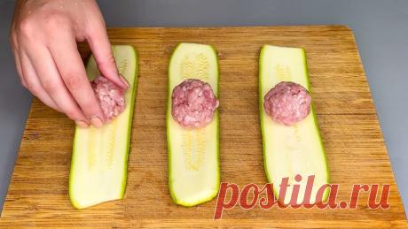 Лёгко приготовить, легко есть! Летнее быстрое блюдо из КАБАЧКА и ФАРША! Сегодня приготовим очень сочное и вкусное блюдо из кабачка и фарша. Ингредиенты:1. Кабачок - 1 шт. 2. Любой фарш ( свиной, куриный) - 600 гр.3. Помидор крупн...