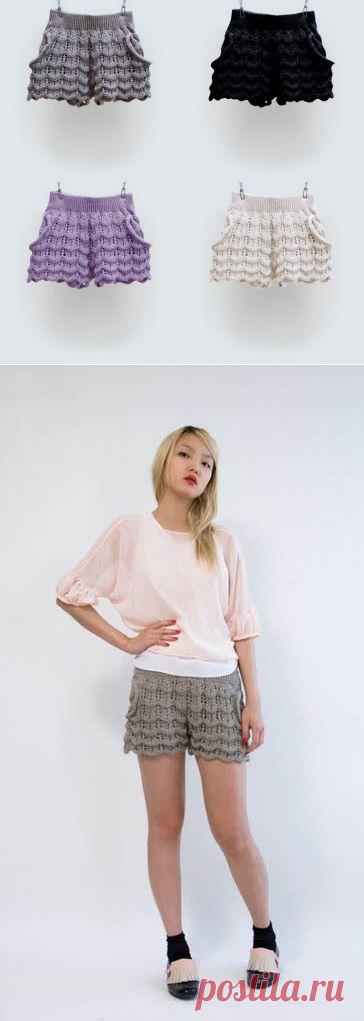 Шортики для модницы вязаные спицами.