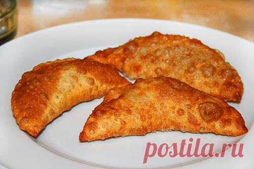 Маленькие чебуреки с говядиной и петрушкой