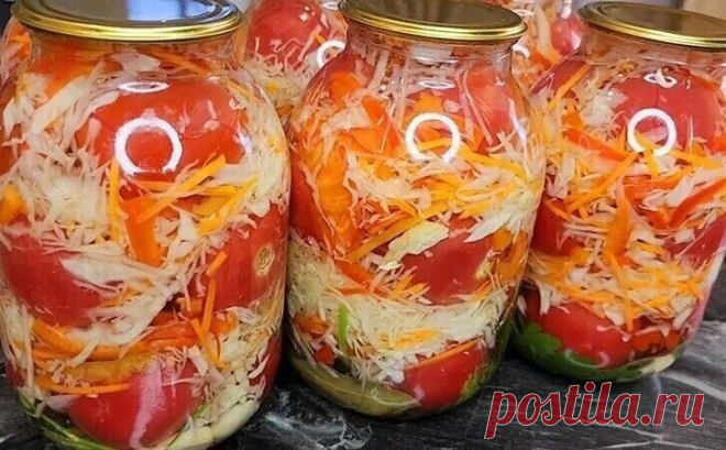 Пожалуй, это один из лучших вариантов зимних закаток Помидоры по этому рецепту закручиваются в банки сразу с капустой, однако способ не требует дополнительных усилий по стерилизации. По сути, мы просто