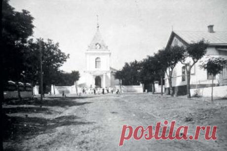 Швейцарские виноделы российского царя - Русская Швейцария После вхождения Бессарабии в состав Российской империи в 1812 г. началось интенсивное заселение этих земель. Вернувшись в родной Роль, городок кантона Во, Сезар Лагарп, швейцарский гувернер российского императора Александра I, пишет своему венценосному воспитаннику в 1819 г., что местные водуазские виноградари готовы возрождать заброшенные виноградники в Бессарабии, так как «добраться водным путем до ваших южных про...