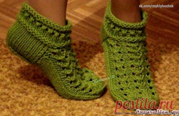 Укороченные ажурные носочки спицами
Опубликовала perchinochka
#вязание #спицами

От автора:
Уже много лет, вяжу такие носочки. Подходят как для ношения дома, так и в качестве подарка. Вязала из разной по толщине пряжи. В каждом случае, количество петель рассчитывается под определённую пряжу и размер. 