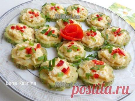Кабачки с сыром и чесноком от Елены Калининой
Кабачки с сыром и чесноком - замечательная и очень вкусная, простая закуска. Такие кабачки отлично дополнят как праздничный, так и повседневный стол. Готовятся просто и быстро!
Пошаговый рецепт с фото есть на нашем сайте https://rutxt.shorturl.com/node/5779