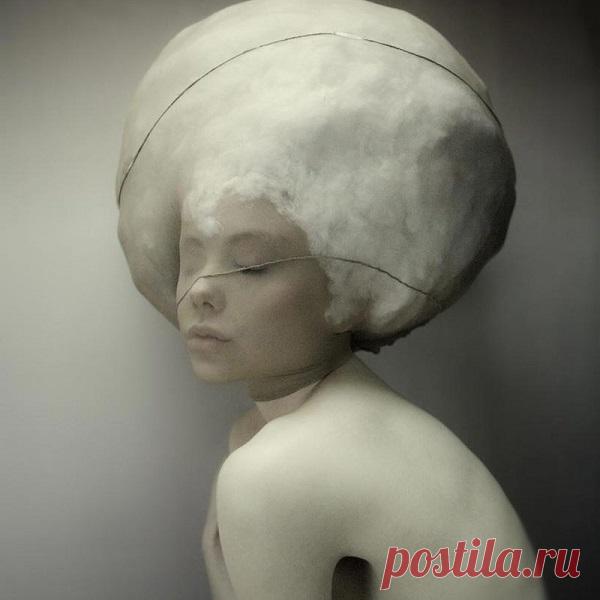 Лицо — выражение нашей сущности
Можно безошибочно определить лицо просветленного человека: оно ничего не скрывает, но излучает только внутреннюю умиротворенность. А у измученного и унылого человека лицо будет изборожденным морщинами, закрытым, темным, тяжелым. Лицо — зеркало личности Лицо – это та часть тела, которой мы встречаем мир; судя по лицу, мир составляет впечатление о нас, решает, насколько мы приятные люди. […]
Читай пост далее на сайте. Жми ⏫ссылку выше