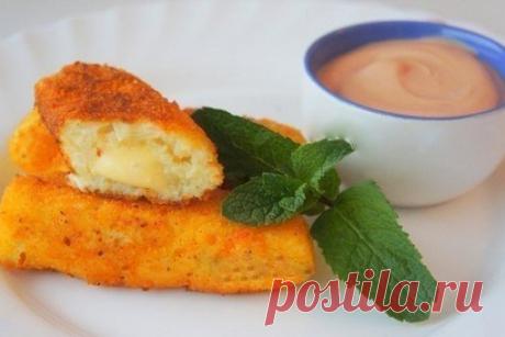 Картофельные палочки с сыром.

Картофельные палочки с сыром - элегантное блюдо, которое не требует больших финансовых затрат.

Ингредиенты:

5 средних варёных картофелин
2 яйца
100 г панировочных сухарей
100 г твёрдого сыра
2-3 ст. л муки
растительное масло (для жарки)
чёрный молотый перец, соль - по вкусу
кориандр, (по желанию)
куркума *(необязательно)
кайенский перец, фенхель (по желанию)
Можно добавить свои любимые специи по вкусу!

Как готовить:

1. Картофель отварить ...