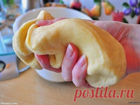 Лучшие рецепты самого вкусного теста. 
Должна иметь под рукой каждая хозяйка!!! 

1. Кефирное тесто с сыром 
Ингредиенты: 
- 1 чашка кефира 
- 1 чашка тертого сыра 
- 0,5 чайной ложки соли 
- 2/3 чайной ложки соды 
- 1 чайная ложка сахара 
- 2 стакана муки 
Если Вы натрете сыр на крупной терке, то получатся отличные лепешки и сосиски в тесте, а если на мелкой — получится хорошее тесто для другой мелкой выпечки, например рогаликов и т.д. 

2. Пресное тесто на сметане 
Ингре...