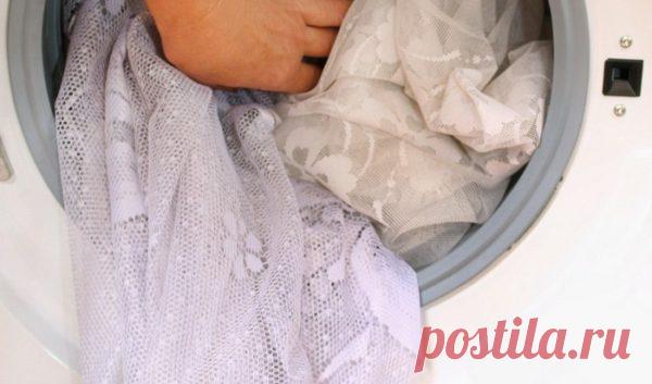 Как вернуть приличный вид даже засаленной и пожелтевшей занавеске из тюля Абсолютная чистота и порядок на кухне – идеал, к которому легко стремиться, но тяжело достичь. Иногда всё впечатление о «святая святых» отчаянной домохозяйки (или домохозяина) портит одна-единственная мелочь. Например, тюлевая занавеска. О ней, почему-то, почти всегда забывают. А зря. Если тюль поте