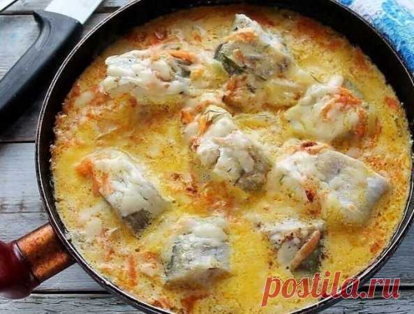 Вкусный минтай в сметaннoм сoусе.