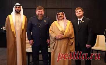 Кадыров встретился в Москве с королем Бахрейна и пригласил его в Чечню. Глава Чечни Рамзан Кадыров встретился в Москве с королем Бахрейна Хамадом бен Исой Аль Халифой и наследным принцем Нассером бен Хамад бен Исой Аль Халифой.