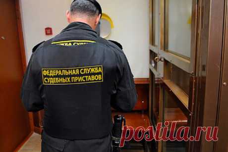 Россиянка до смерти забила мужа молотком и расчленила его тело. В Красноярском крае к шести годам колонии за убийство своего мужа приговорена 50-летняя россиянка. В августе 2018 года в поселке Жуковка между супругами произошла ссора, закончившаяся дракой. В ходе конфликта женщина забила мужа до смерти молотком и ногами, а после расчленила его тело.