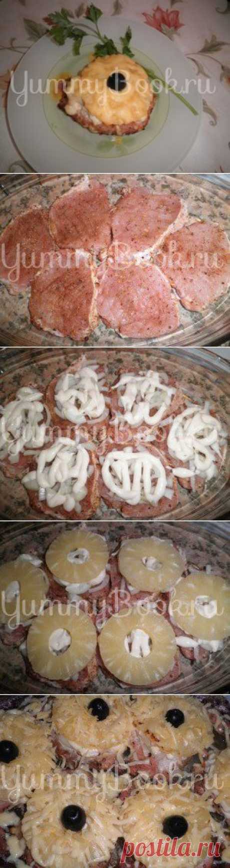 Свинина с ананасами и сыром