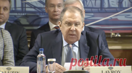 «Порождён неоколониальной политикой Соединённых Штатов и их сателлитов»: Лавров — об украинском кризисе. Глава МИД России Сергей Лавров провёл встречу с главами аккредитованных в Москве дипмиссий в формате круглого стола. Тема беседы — ситуация вокруг Украины. RT вёл прямую трансляцию. Читать далее