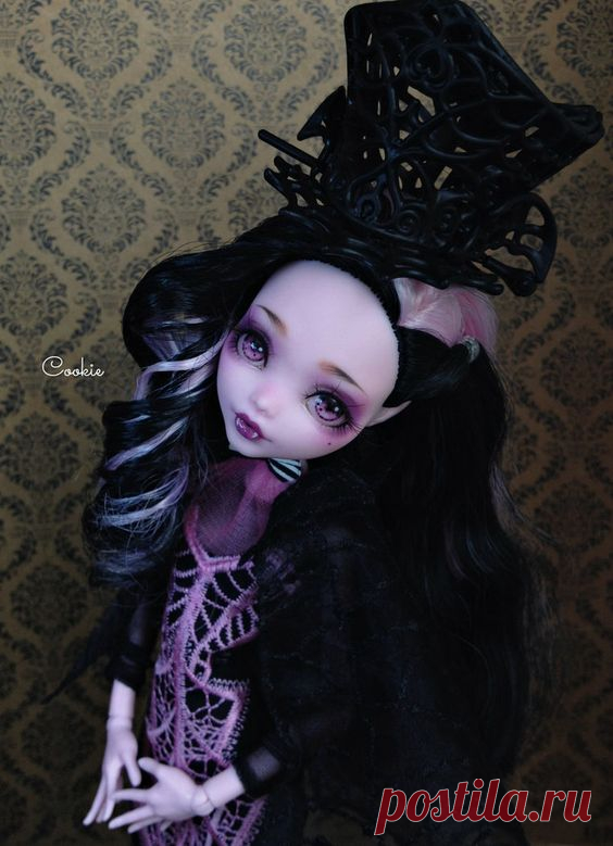 repaint MH Draculaura (collector doll) by LollyPop483 on DeviantArt