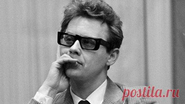 Олег Павлович  - директор Современника
Информация о том, что Олег Ефремов назначен художественным руководителем МХАТа, а Олег Табаков — директором театра «Современник», была напечатана в газетах одновременно.