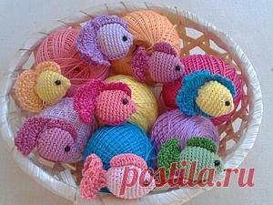 Вяжем разноцветных рыбок - Ярмарка Мастеров - ручная работа, handmade