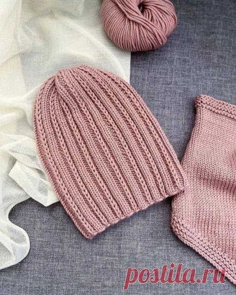 Шапочка спицами ОГ 54-56смПряжа 100% меринос 90м/50гр у меня BBB FullРасход 90грСпицы №4Раппорт 7петельНачало вязания:* Набираем 98п + 1п соединяем в круг (листайте карусель )* 1ряд - 2лиц.п., 2изн.п., 1лиц.п., 2изн.п. (Повторить до конца ряда)* 2ряд - 2лиц.п., 2изн.п., 1 петлю снять с накидом, 2изн.п....