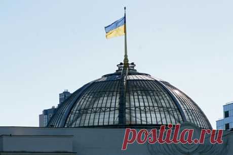 В США запланировали потратить на образование украинцев 19 миллионов рублей. Власти США запланировали потратить 250 тысяч долларов на продвижение реформы образования на Украине. Сообщается, что выделенное финансирование украинцам необходимо будет потратить на профессиональное развитие руководителей колледжей и университетов, а также на создание «сервисов консультирования» по карьерным вопросам.
