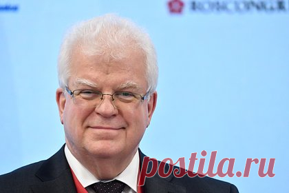 Россия отвергла закупку оружия из КНДР. Постоянный представитель России при Европейском союзе (ЕС) Владимир Чижов опроверг покупку Россией оружия из КНДР, заявив, что эта история была выдумана западными СМИ. Российский дипломат в интервью телеканалу CNN заявил, что он не хочет «спекулировать на этой истории, которая была придумана западными медиа».