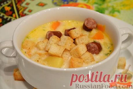 Рецепт: Сырный суп с копчеными колбасками на RussianFood.com