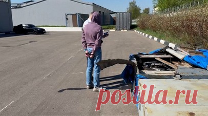 ФСБ предотвратила вывоз на Украину комплектующих для вертолётов Ми-8 и Ми-17. Сотрудники ФСБ пресекли подготовку контрабанды за границу, в том числе на Украину, комплектующих к российским вертолётам Ми-8 и Ми-17. Группа состояла из шести человек — граждан России, Украины и стран Ближнего Востока. Их деятельность координировалась из-за границы. Стоимость комплектующих составила свыше 400 млн рублей. В ведомстве уточнили, что с их помощью можно восстановить лётную годность не менее четырёх…