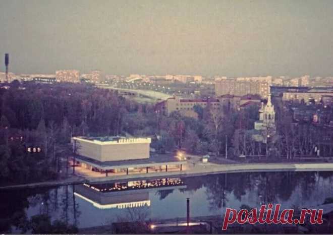 Вид на кинотеатр 
