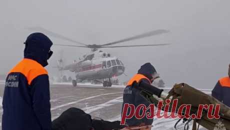 Спасатели эвакуировали охотника, пострадавшего во время пожара в тайге. Спасатели на вертолете Ми-8 эвакуировали пострадавшего охотника из тайги в больницу населенного пункта Магистральный Казачинско-Ленского района. Видео с эвакуацией мужчины опубликовала пресс-служба иркутского МЧС в Telegram-канале. На ...