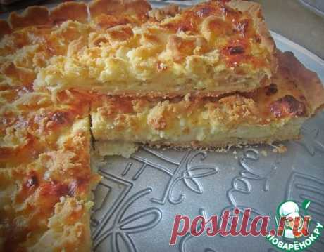 Замечательный закусочный пирог с плавленными сырками и луком