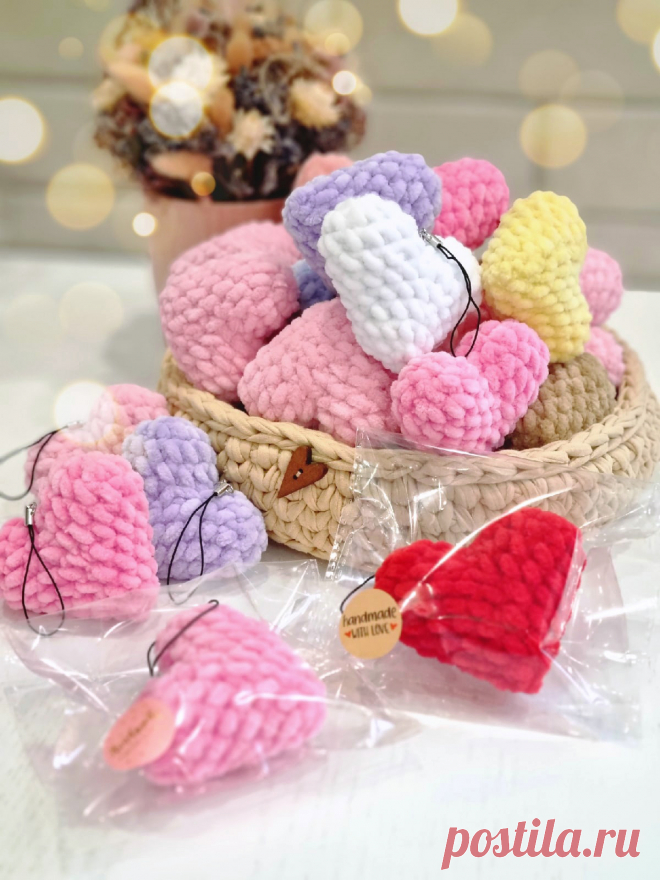 PDF Сердечко крючком. FREE crochet pattern; Аmigurumi toy patterns. Амигуруми схемы и описания на русском. Вязаные игрушки и поделки своими руками #amimore - плюшевое сердце к 14 февраля, маленькое сердечко из плюшевой пряжи ко дню Всех Влюблённых.