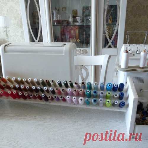 Как быстро сделать полку для хранения катушек с нитками